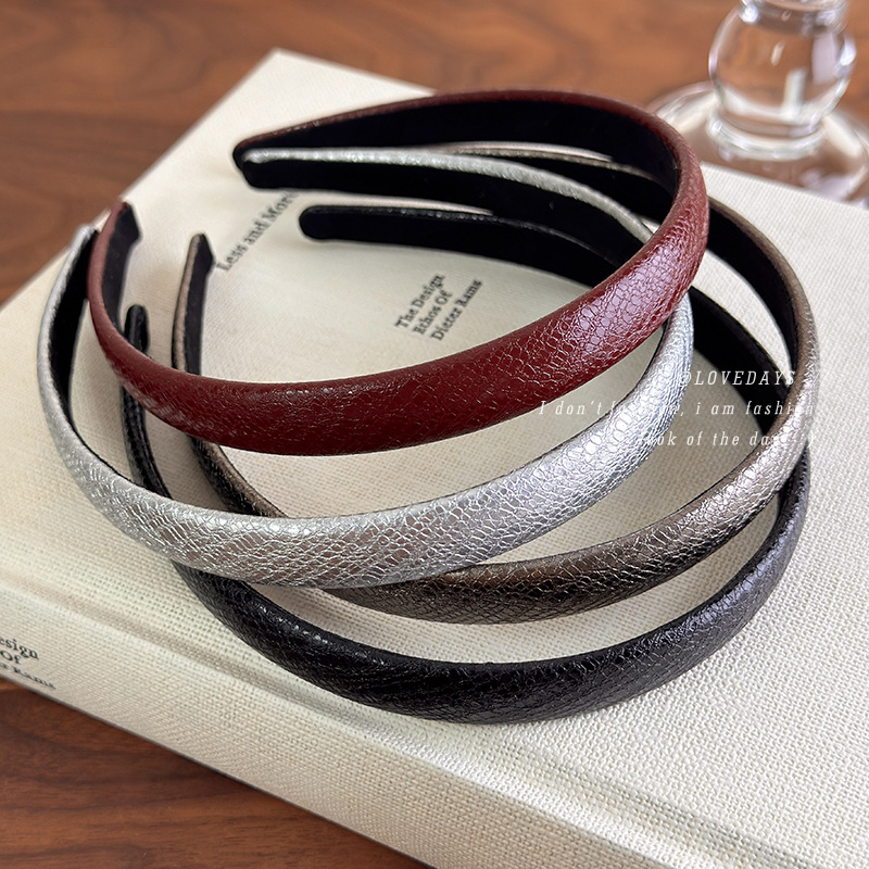 Leatherwork Rings - عصابة رأس جلدية حمراء عتيقة رفيعة،