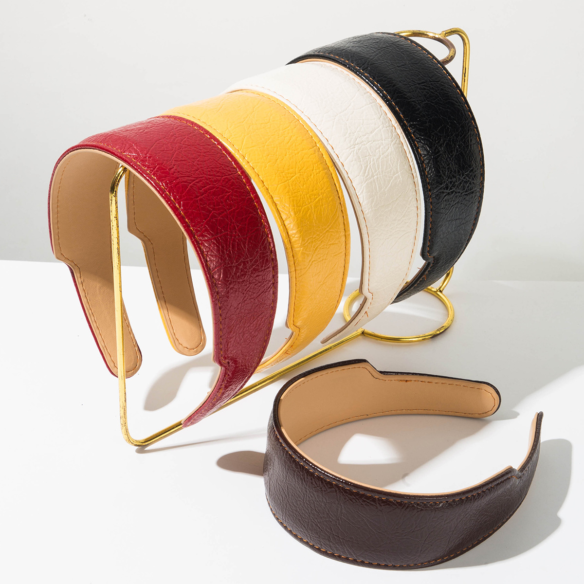 Leatherwork Rings - طوق شعر أنيق من الجلد على