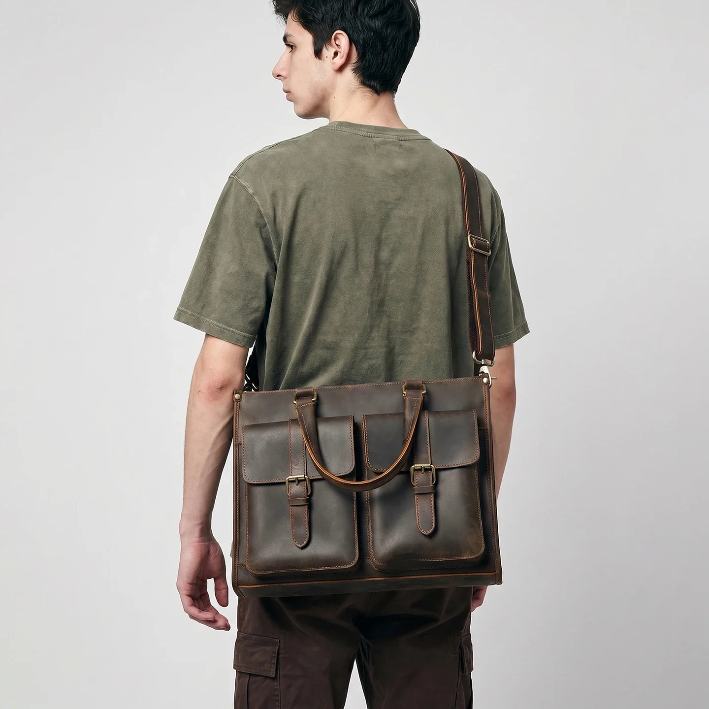 Leatherwork Thread - حقيبة كتف رجالية من الجلد الطبيعي
