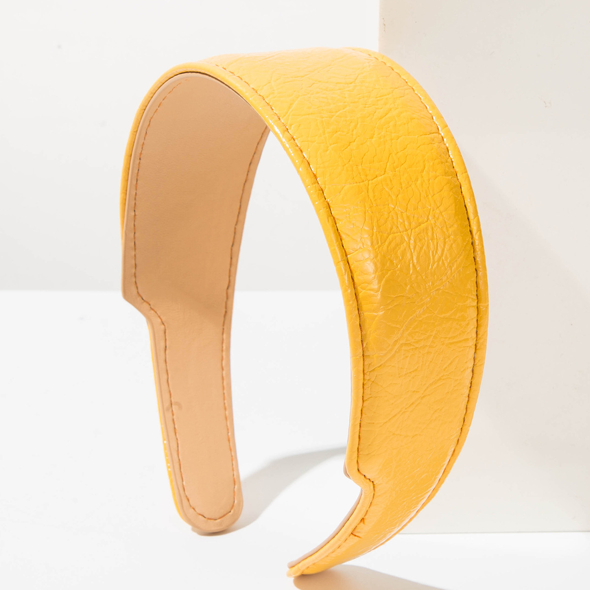 طوق شعر أنيق من الجلد على الطر - مراجعة Leatherwork Rings وسعره