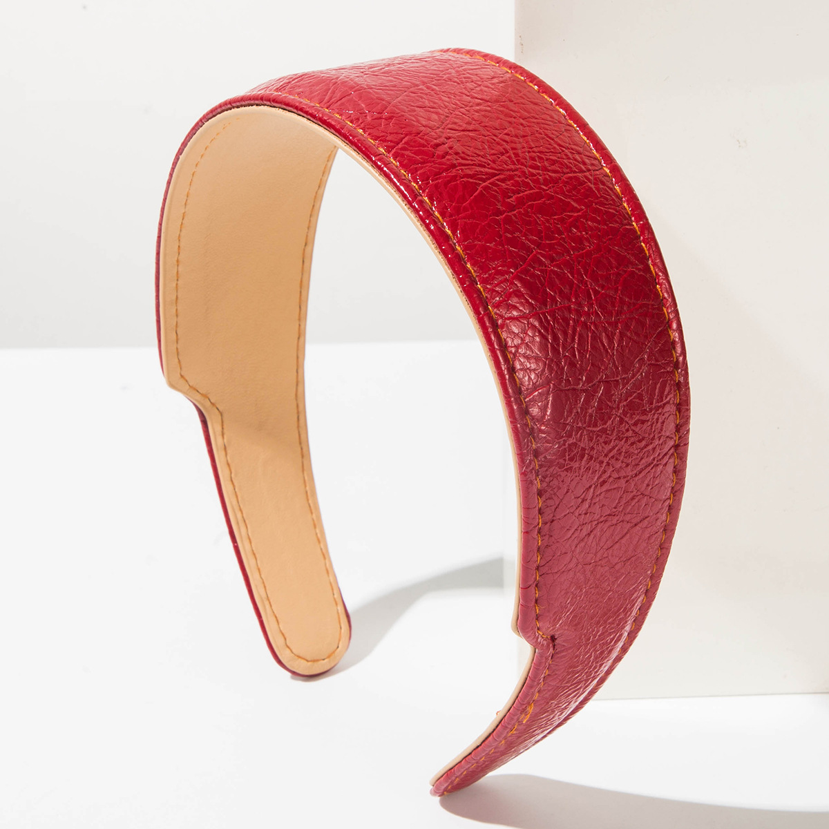 طوق شعر أنيق من الجلد على الطر - مراجعة Leatherwork Rings وسعره
