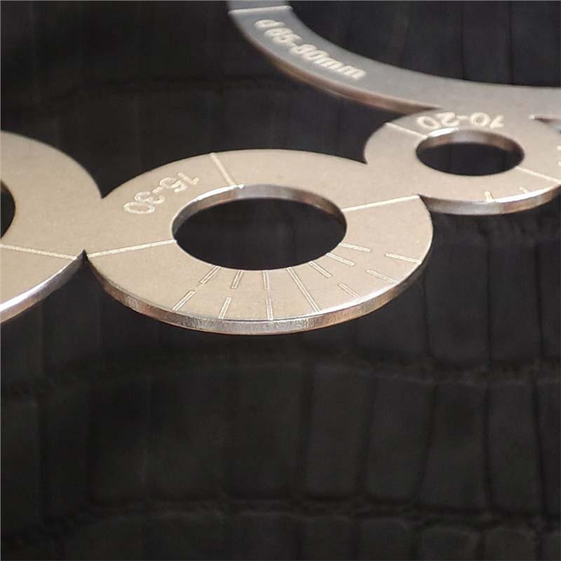 مسطرة قطع الزوايا من ABMH للعم - مراجعة Leatherwork Essentials وسعره